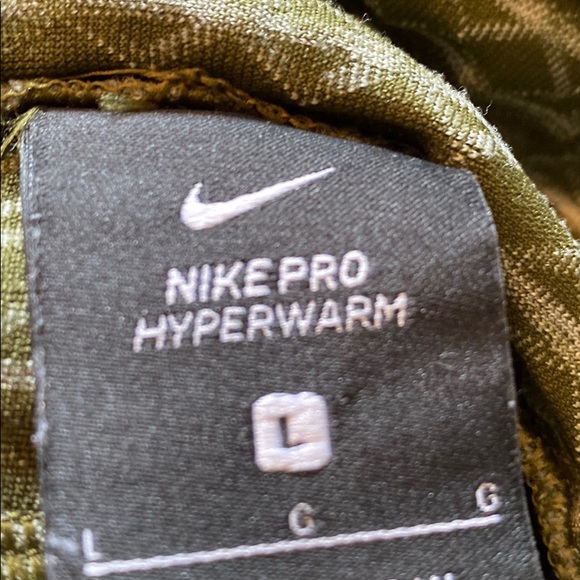 Nike Pro Hyperwarm activewear top - Picture 2 of 6